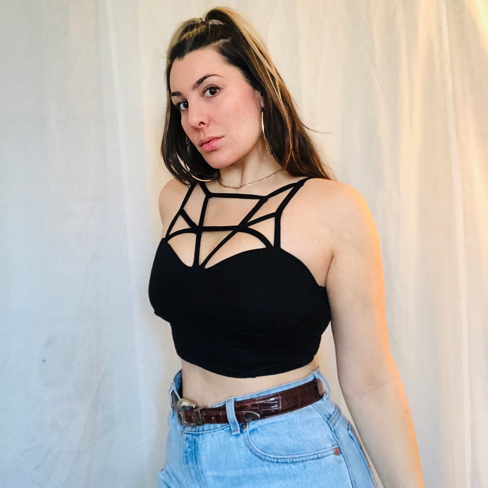 Sexy neckline crop top